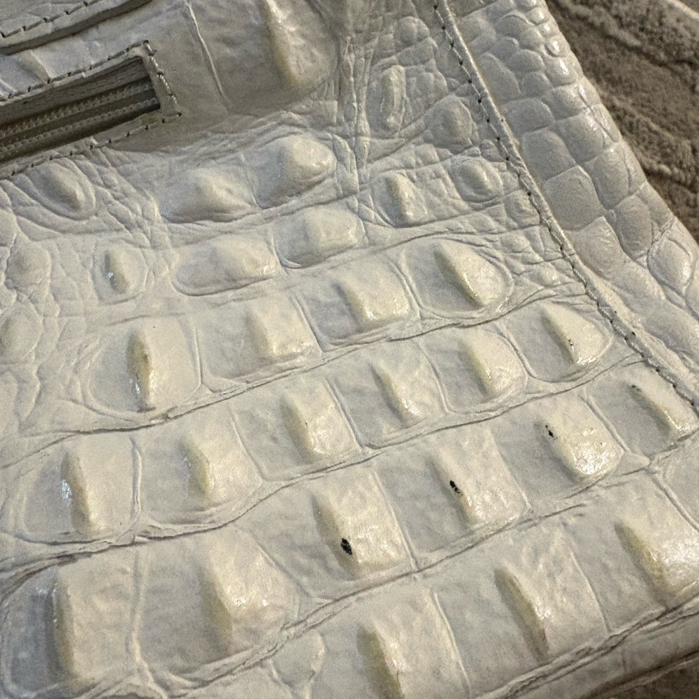 Courage.b Crocodile Embossed White Leather Bag - Picture 11 of 12